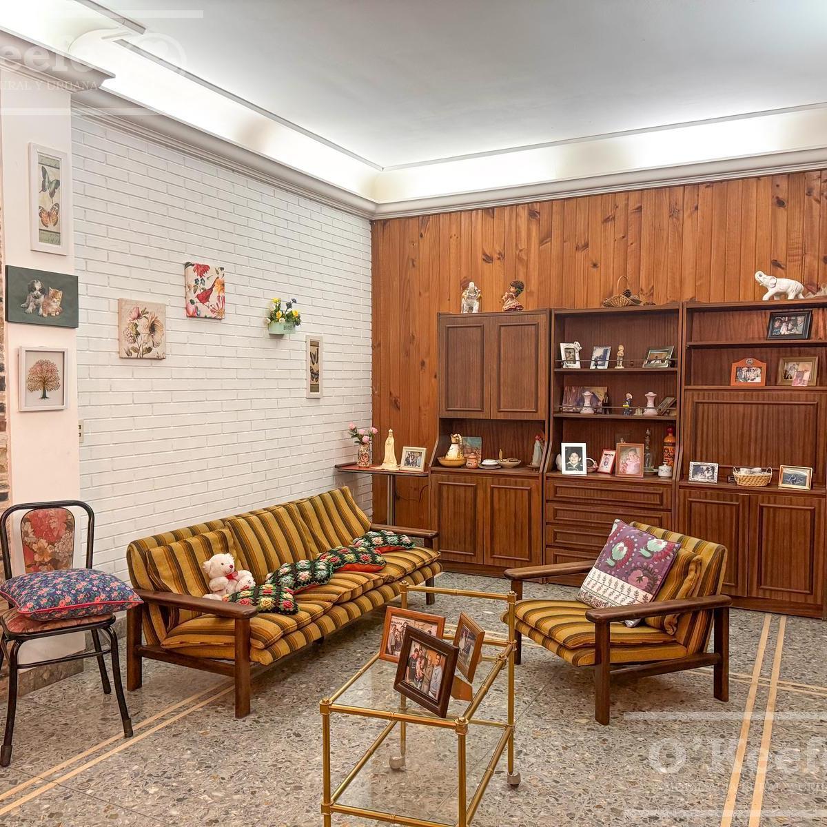 Foto de Casa en Venta de 4 Ambientes, Bernal., imagen 2