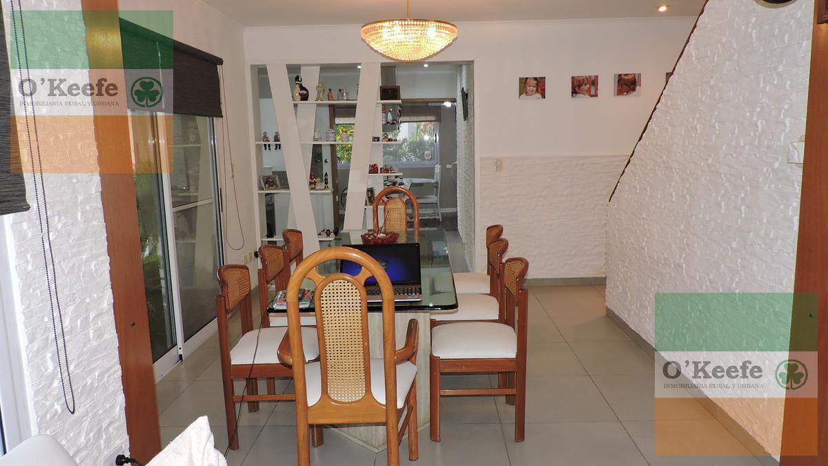 Casa en venta de cinco ambientes apto crédito en lote central
