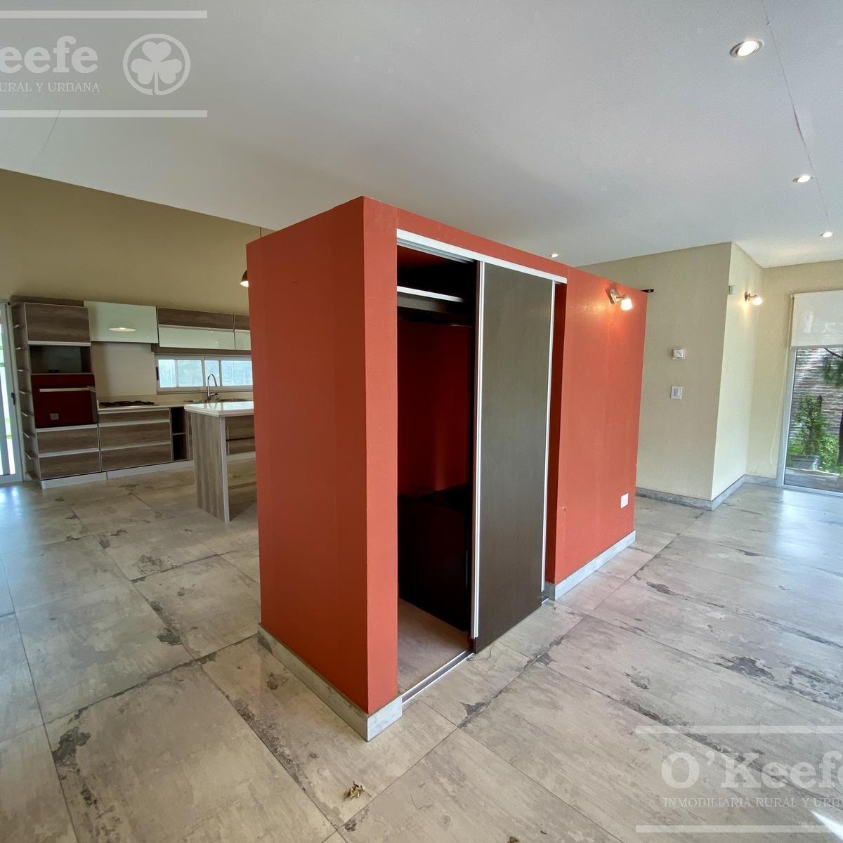 Casa en Una Planta en Venta de 5 Ambientes con Piscina en El Barrio Las Golondrinas Hudson 3