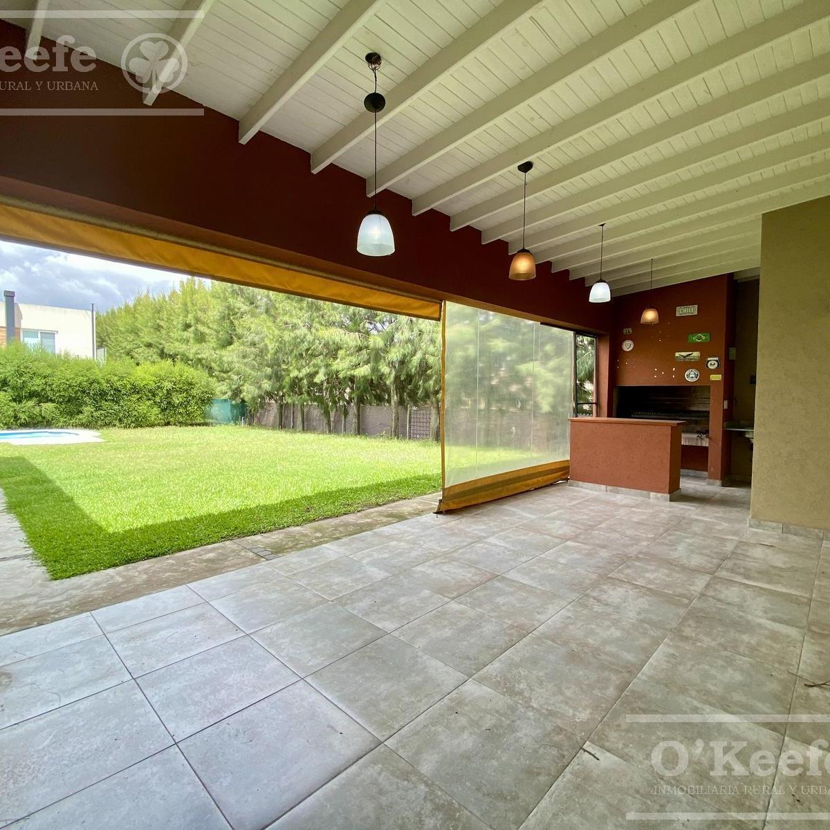 Casa en Una Planta en Venta de 5 Ambientes con Piscina en El Barrio Las Golondrinas Hudson 2