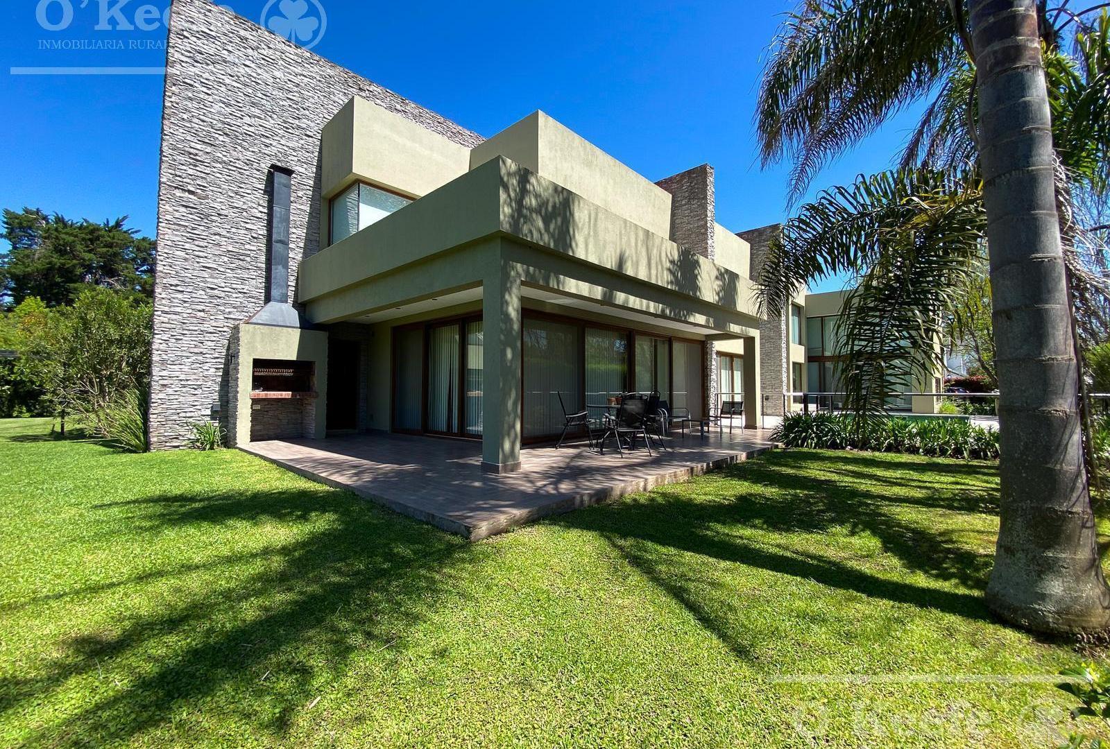 Casa en venta en Abril club de Campo Hudson Berazategui, fondo golf