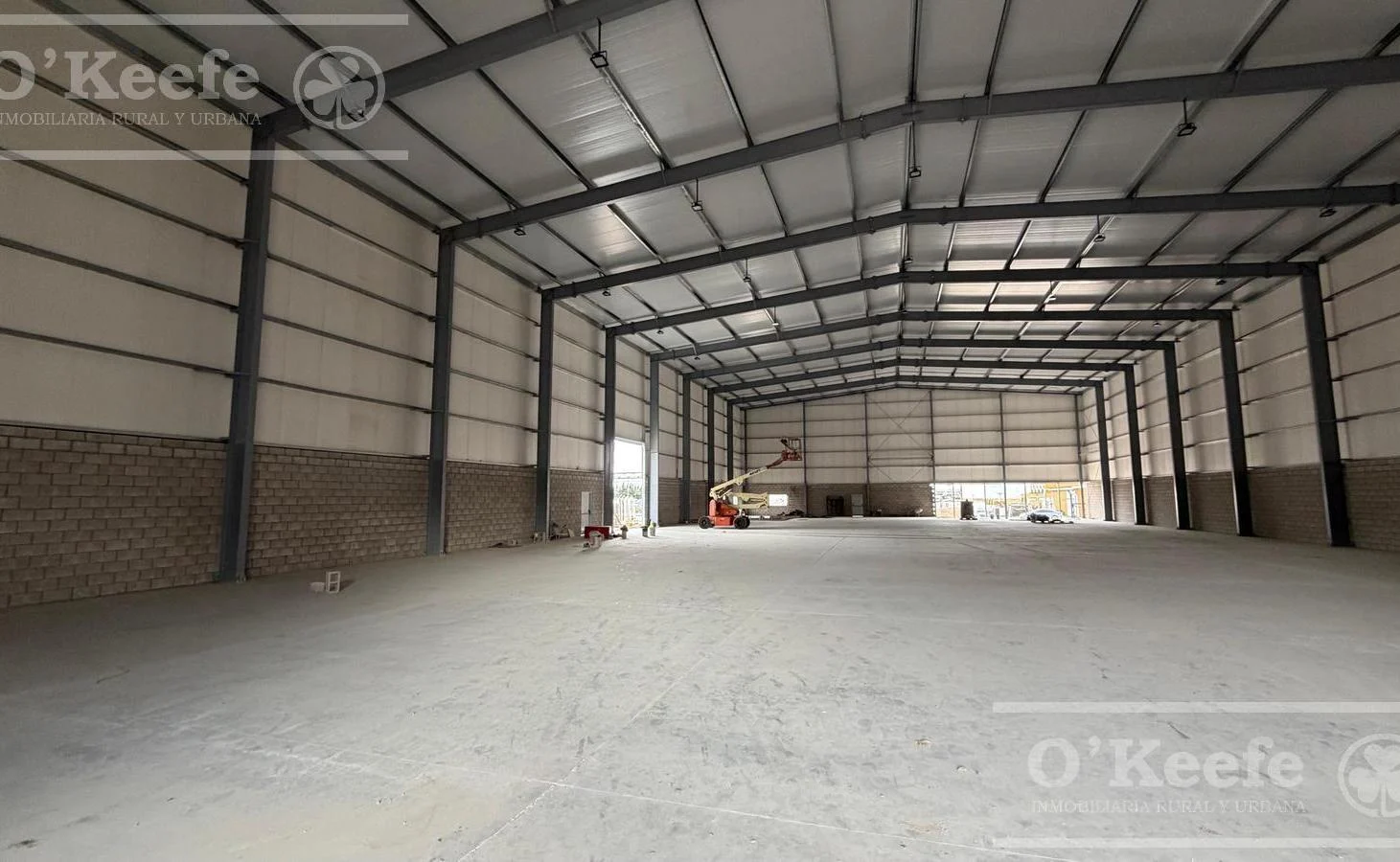 Foto de EXCELENTE GALPÓN 1.800 M2 A ESTRENAR - EN ALQUILER - PARQUE INDUSTRIAL, imagen 1