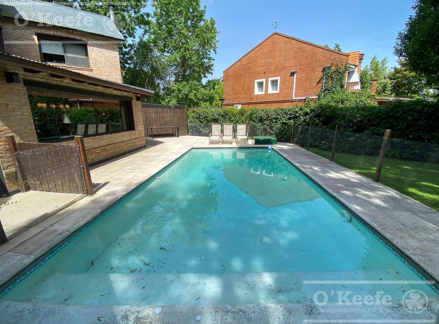 Foto de Casa en venta en Abril Country Club Hudson Berazategui de 6 ambientes, imagen 2