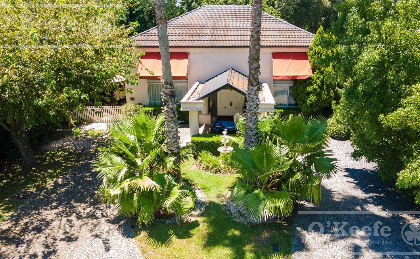 Casa en venta de dos plantas con amplios ambientes en Abril Country Club, Guillermo Hudson.
