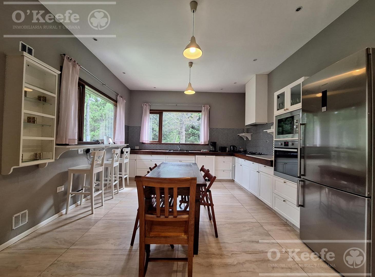 Casa de 5 ambientes en venta en Arelauquen Golf