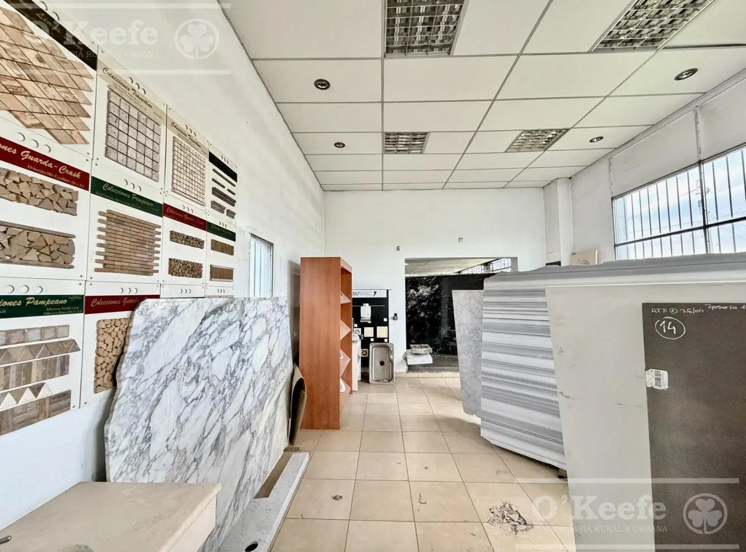 Local comercial con oficina y galpon en venta, Quilmes. Excelente ubicación para diversos rubros. 5