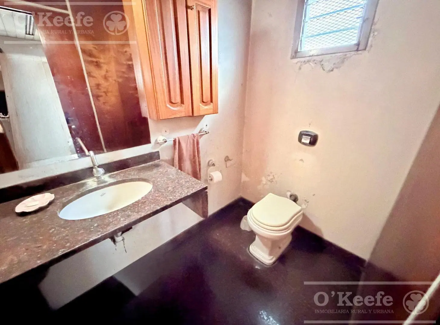 Local comercial con oficina y galpon en venta, Quilmes. Excelente ubicación para diversos rubros. 3