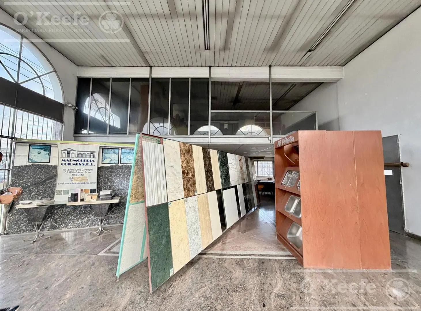 Local comercial con oficina y galpon en venta, Quilmes. Excelente ubicación para diversos rubros. 2