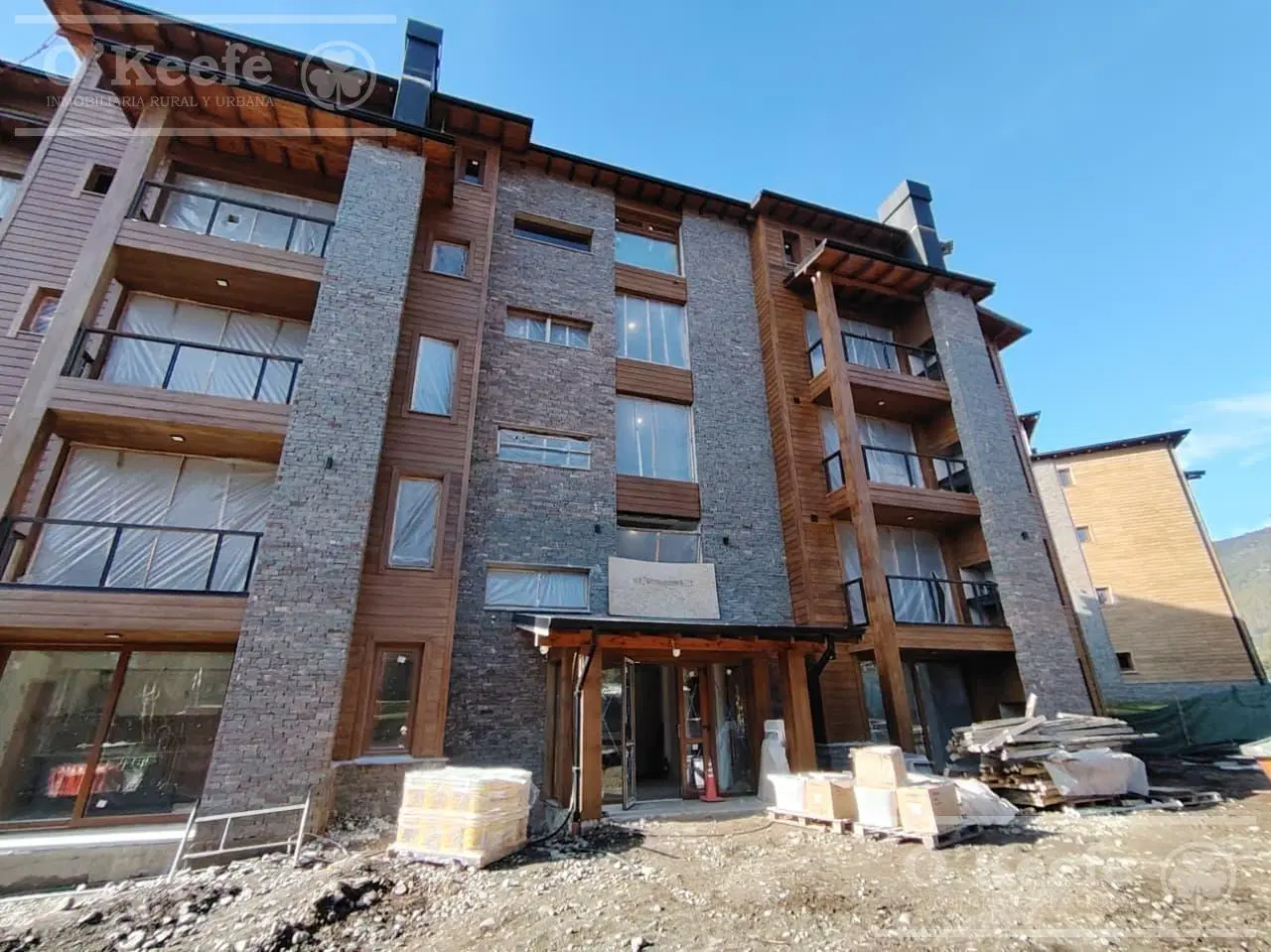 Monoambiente en venta - Bariloche - Barrio cerrado, increíble entorno natural con vista al bosque 2