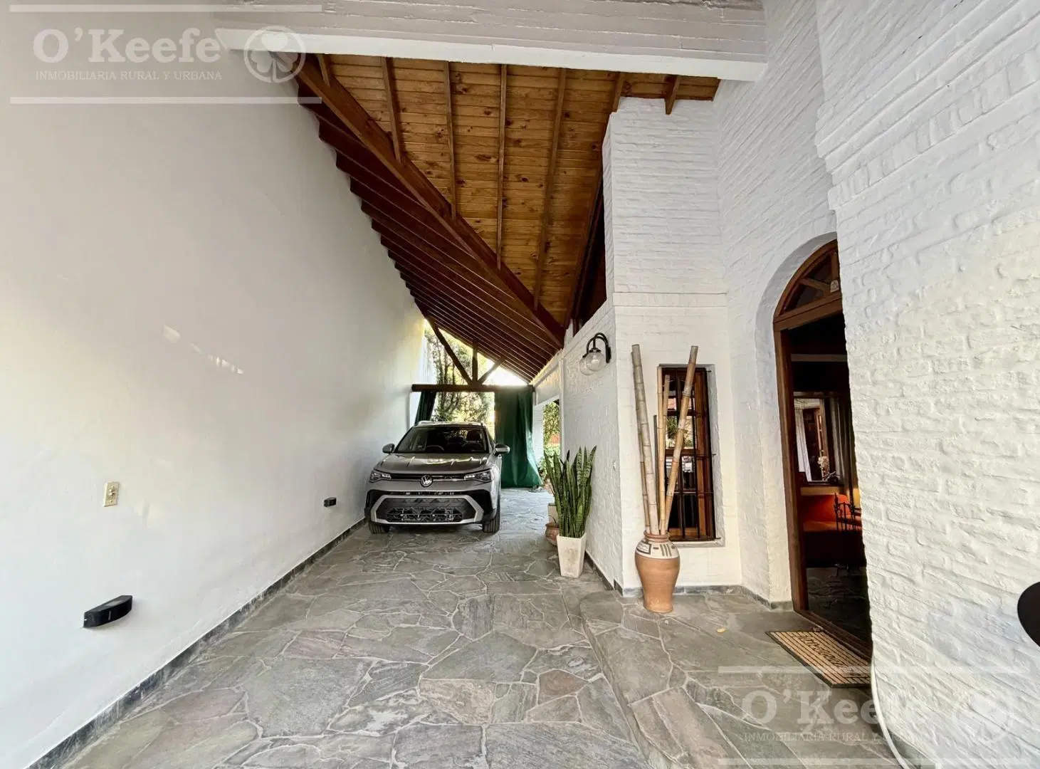 Casa -Quilmes en una planta con gran parque, pileta y quincho ,excelente estado. 5
