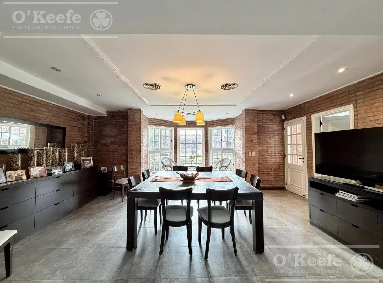 Importante Residencia de Categoría en Quilmes Residencial 7 Ambiente- Piscina y Quincho 8