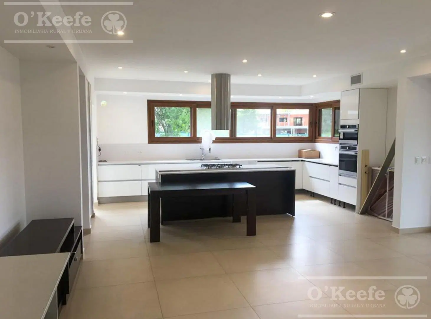 Casa en venta y alquiler de 7 ambientes en  Greenville Polo Hudson Berazategui 5