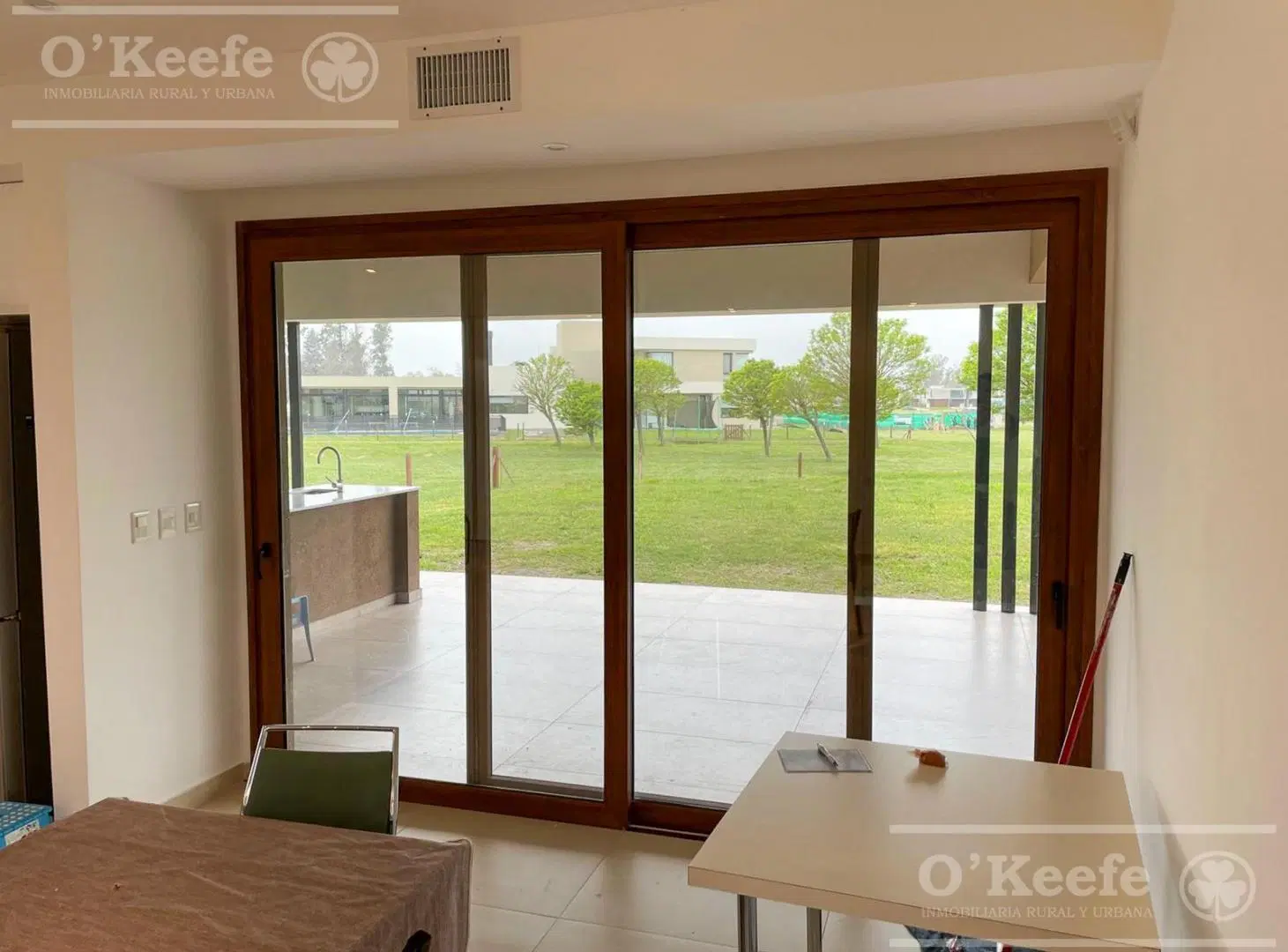 Casa en venta y alquiler de 7 ambientes en  Greenville Polo Hudson Berazategui 2