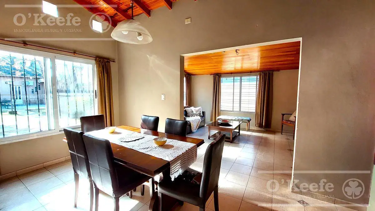 Casa en venta  - Berazategui- Sobre Av  Nestor Kirchner ideal 2 familias 3