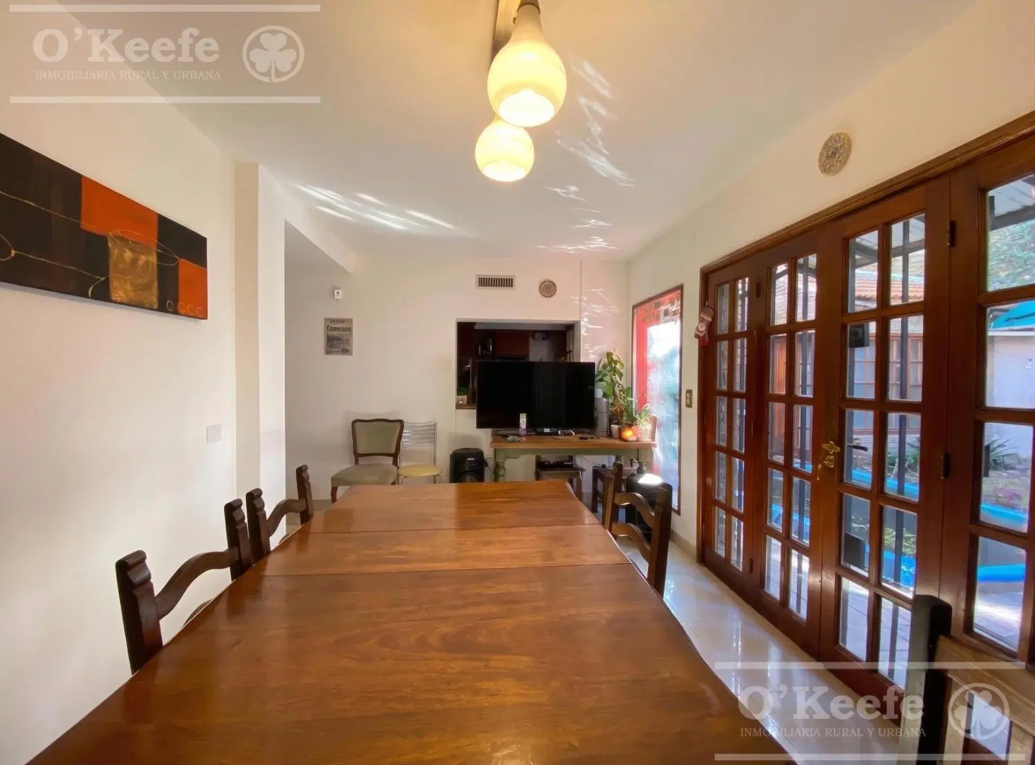 CASA EN VENTA 4 AMBIENTES C/ PARQUE Y COCHERA, BERNAL. 5
