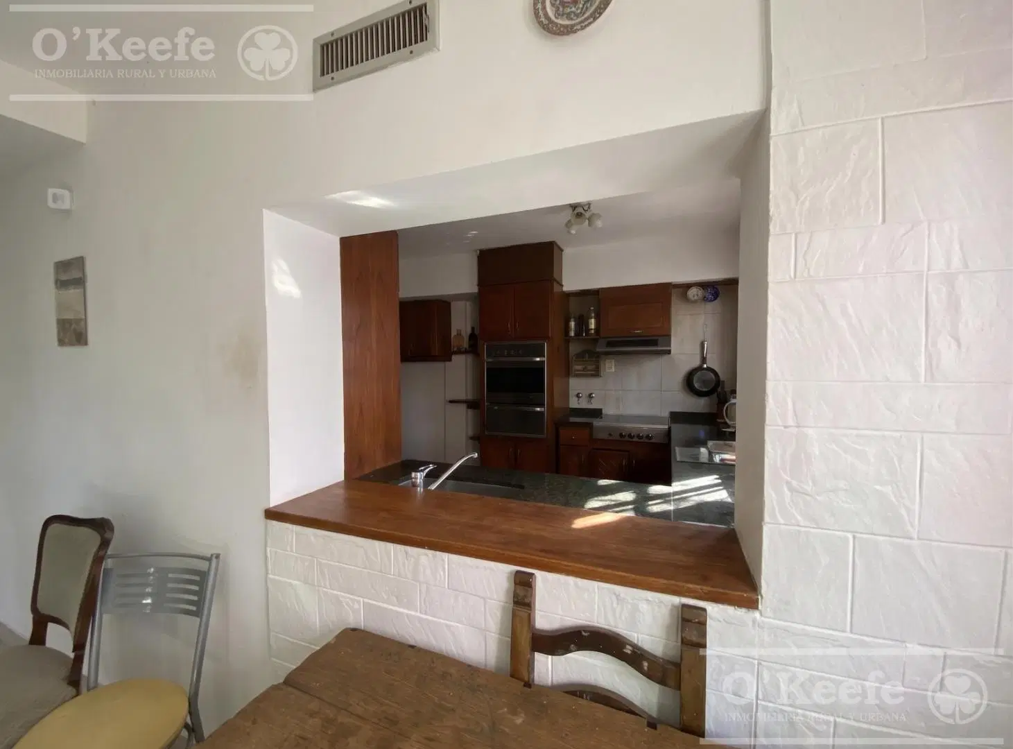 CASA EN VENTA 4 AMBIENTES C/ PARQUE Y COCHERA, BERNAL. 8