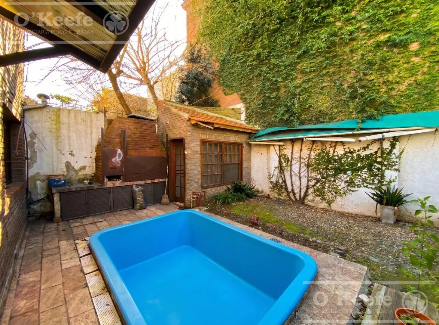 CASA EN VENTA 4 AMBIENTES C/ PARQUE Y COCHERA, BERNAL. 3