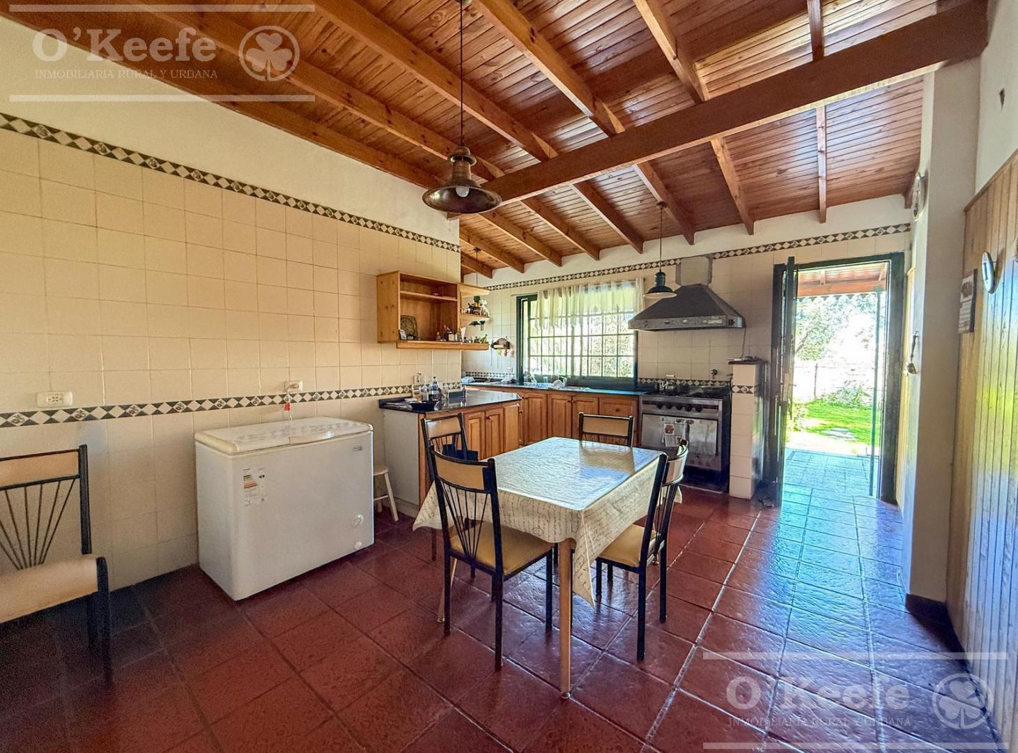 Foto de OPORTUNIDAD Gran Casa de 8 ambientes en venta APTO CREDITO. Con Jardin, imagen 2