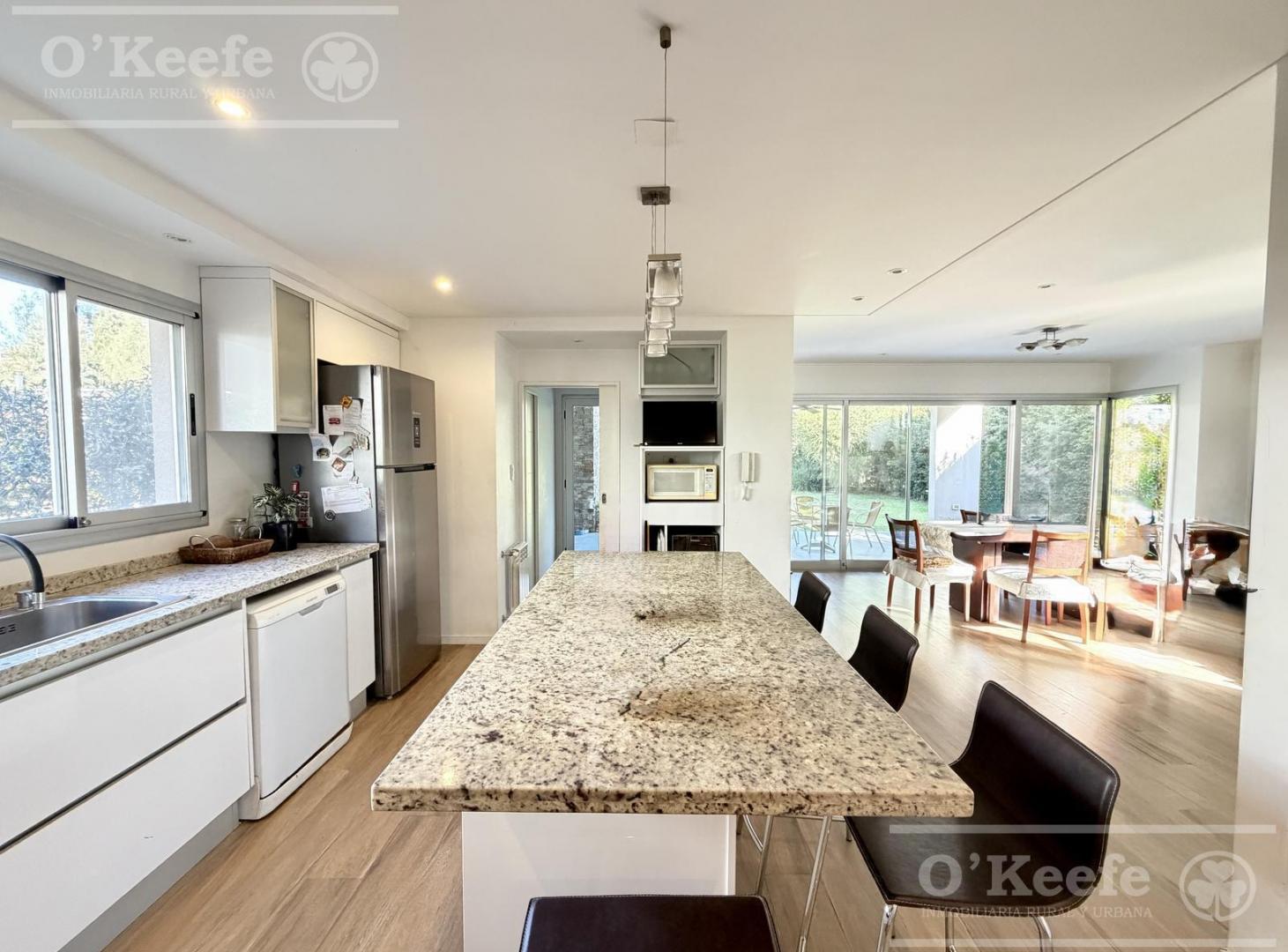 Foto de Casa en venta en Quilmes - Barrio Dorrego 4 ambientes en lote central., imagen 2