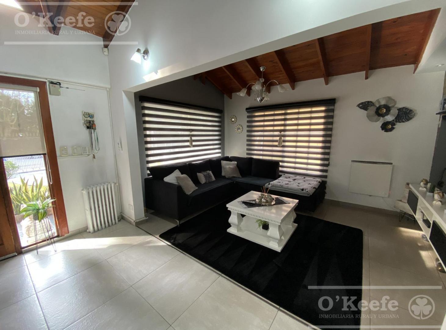 Foto de Casa Moderna en venta sobre dos lotes con excelente ubicación en El Pato, imagen 4