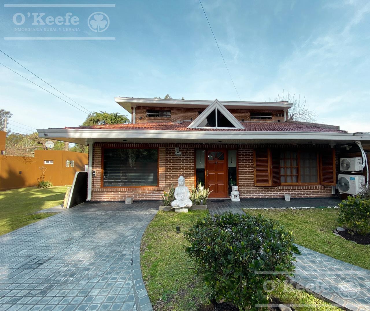 Foto de Casa Moderna en venta sobre dos lotes con excelente ubicación en El Pato, imagen 1