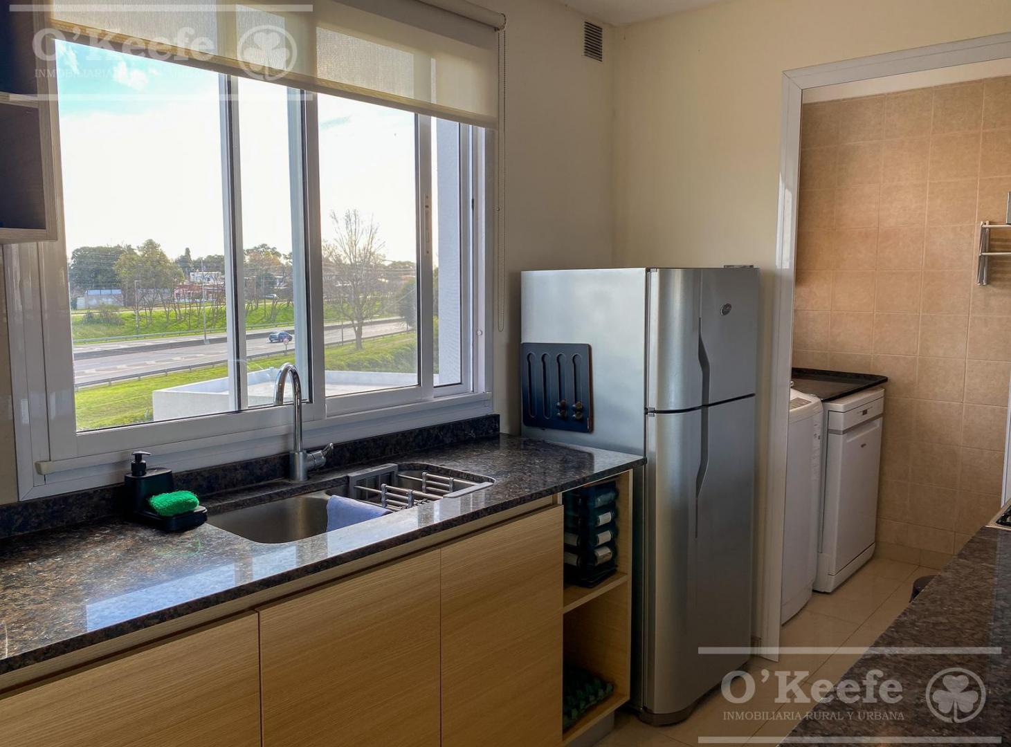 Foto de Excelente departamento de 3 ambientes con balcón aterrazado y parrilla, imagen 1