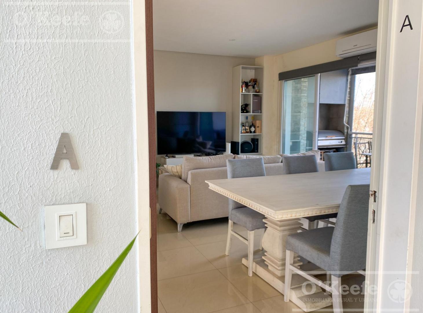 Foto de Excelente departamento de 3 ambientes con balcón aterrazado y parrilla, imagen 3