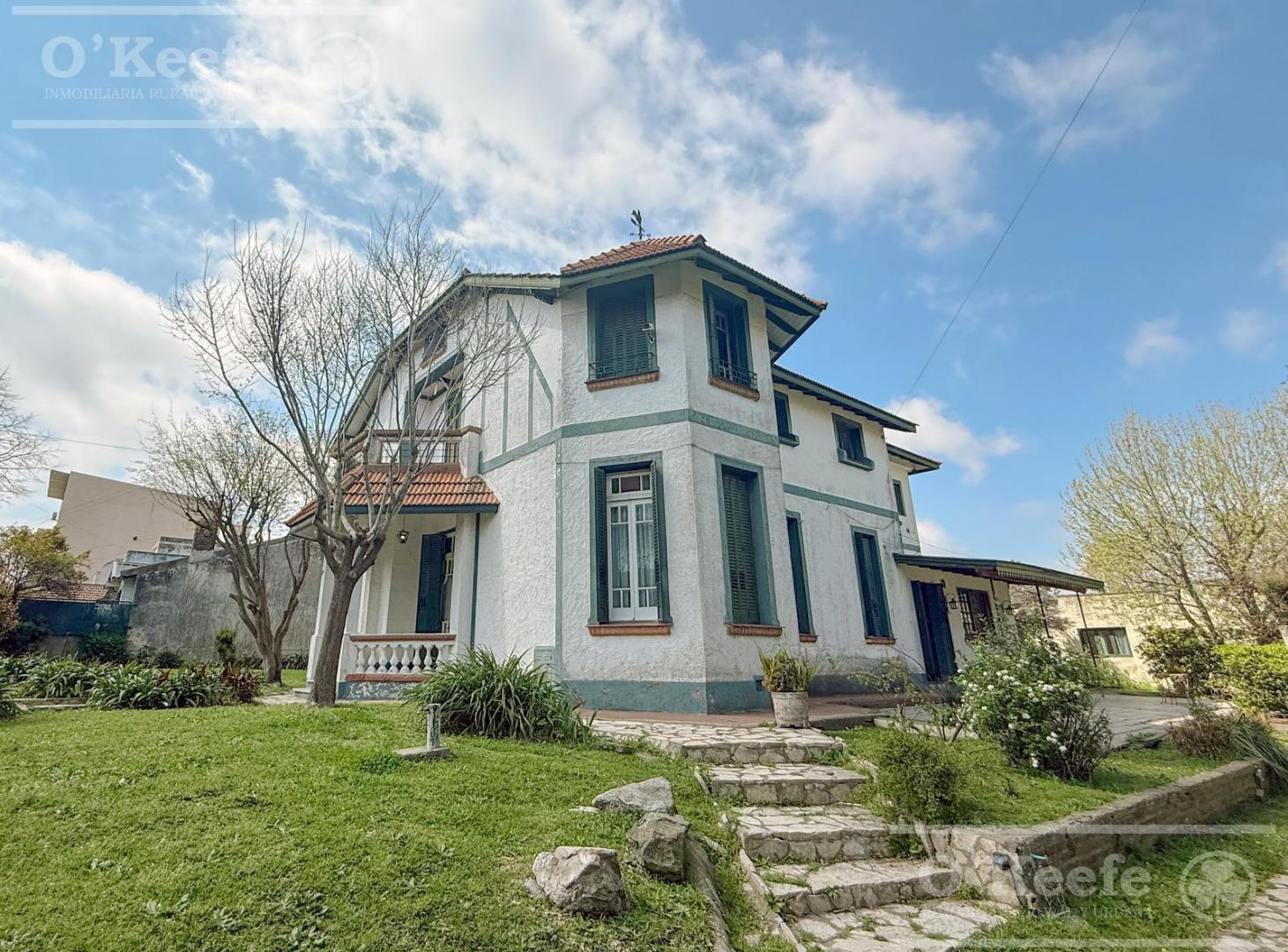 Foto de OPORTUNIDAD Gran Casa de 8 ambientes en venta APTO CREDITO. Con Jardin, imagen 2