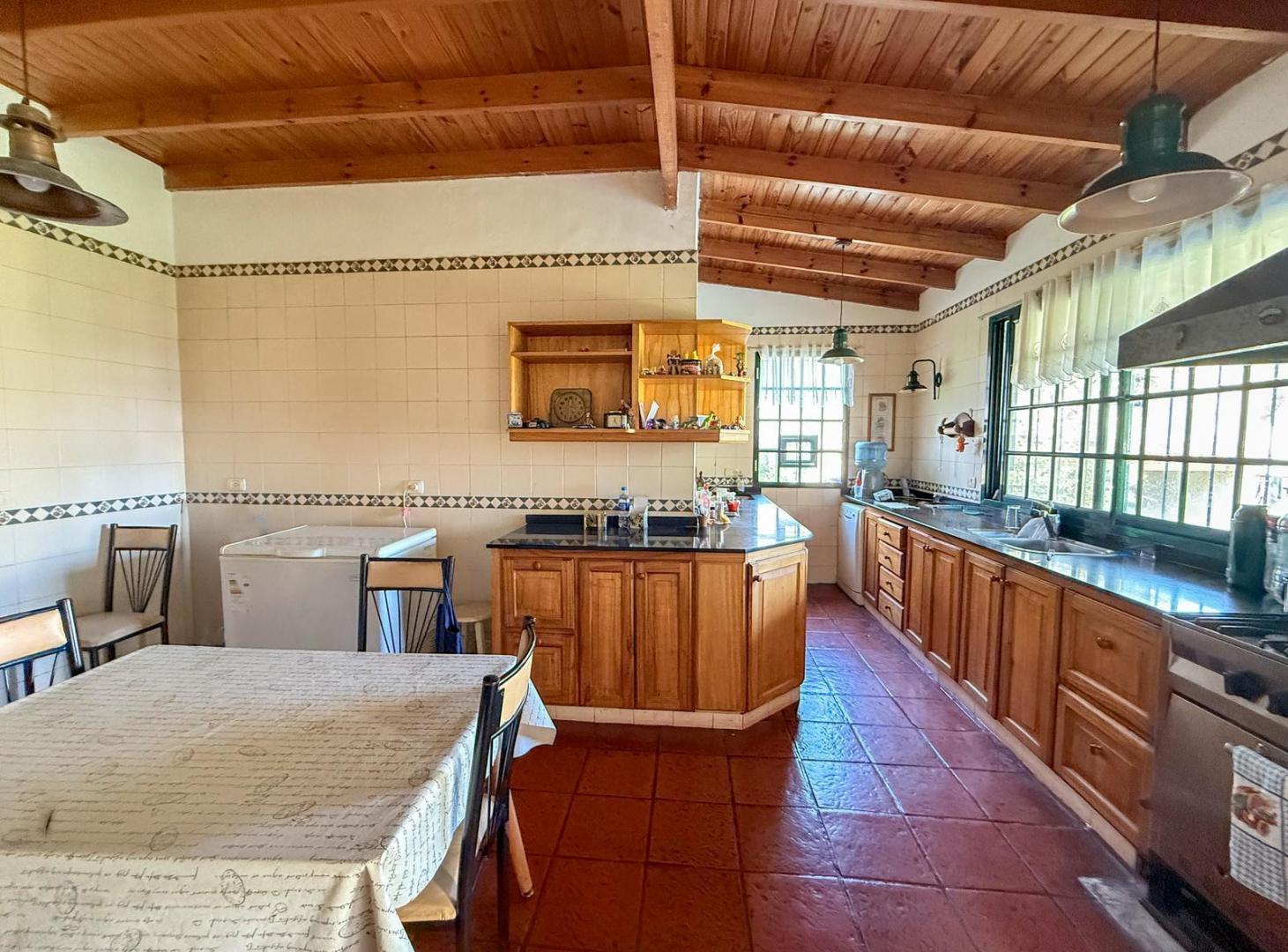 Foto de OPORTUNIDAD Gran Casa de 8 ambientes en venta APTO CREDITO. Con Jardin, imagen 1