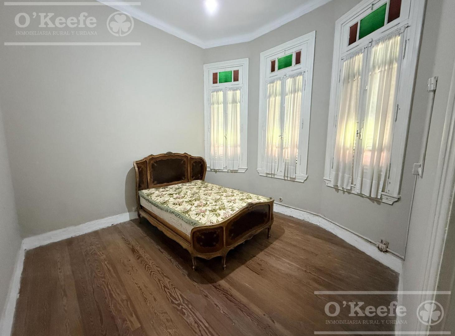 Foto de OPORTUNIDAD Gran Casa de 8 ambientes en venta APTO CREDITO. Con Jardin, imagen 5