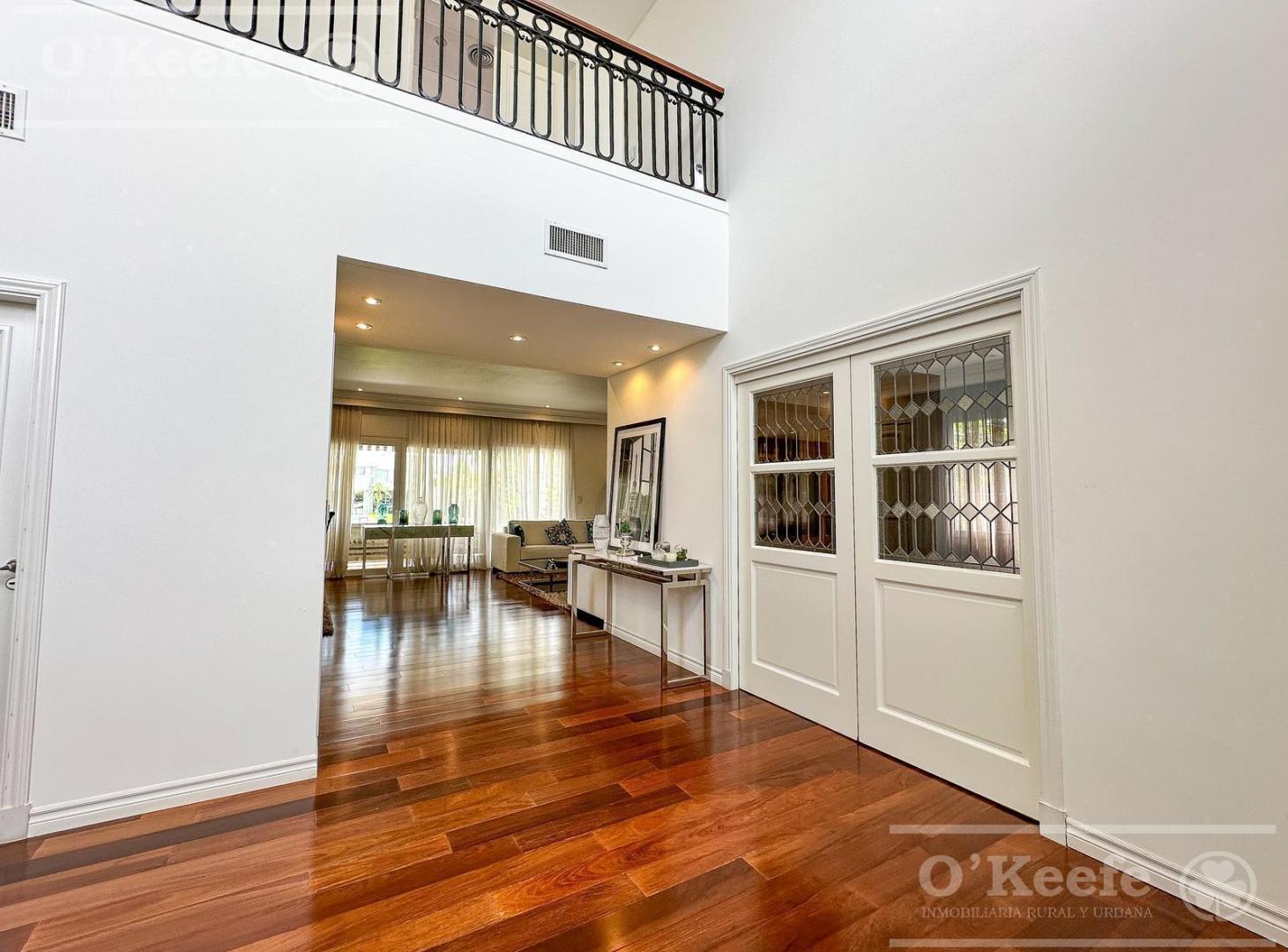 Foto de CASA EN VENTA 4 AMBIENTES - BARRIO NUEVO QUILMES CON SALIDA AL CANAL, imagen 1