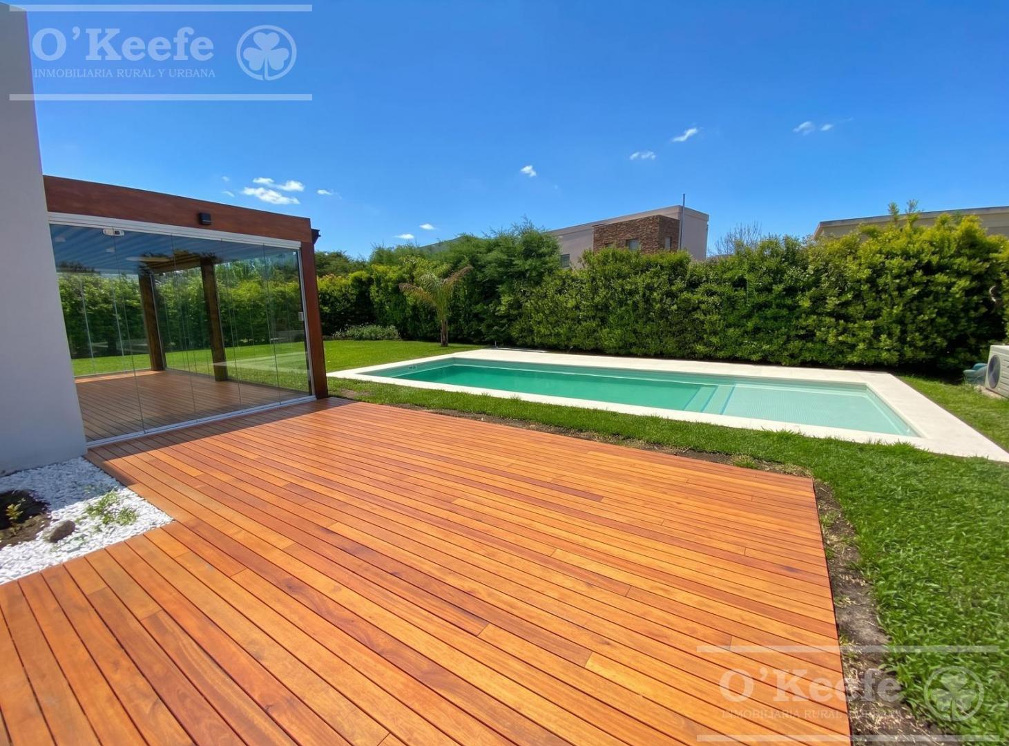 Foto de Casa en venta de 5 ambientes en Fincas de Hudson con piscina climatizada, imagen 3