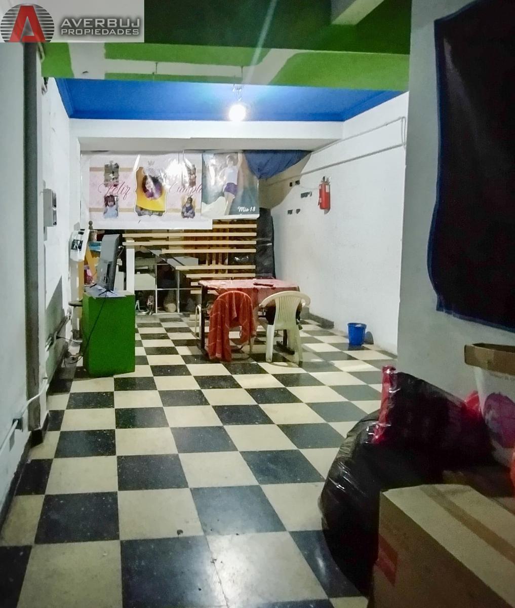 Local comercial de 2 plantas. Sup.132m2. Sarmiento 2046.