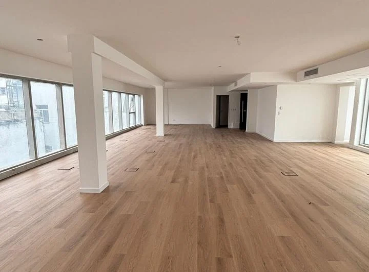 Espectacular ofi 10° piso con terraza! A estrenar - A/c central. Sup: 372 m2. Talcahuano y Santa fe. 1