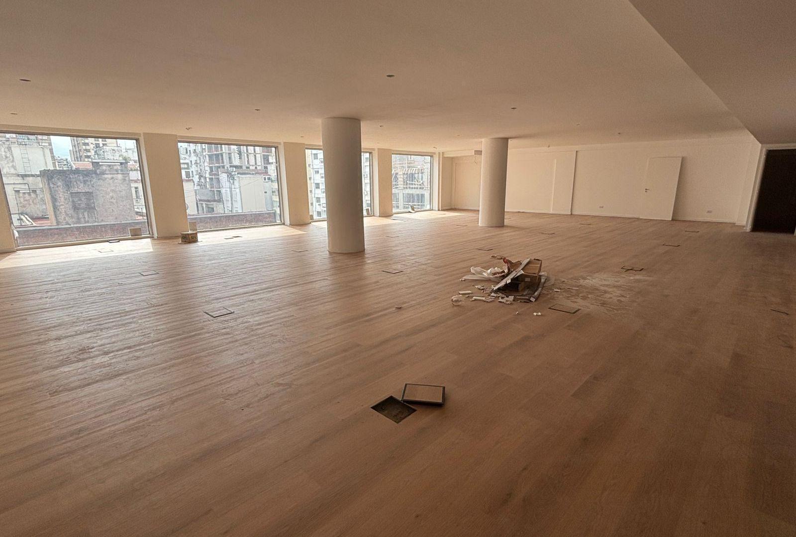 Foto de Espectacular oficina en 3° piso! A estrenar. Aire central. Sup total, imagen 2
