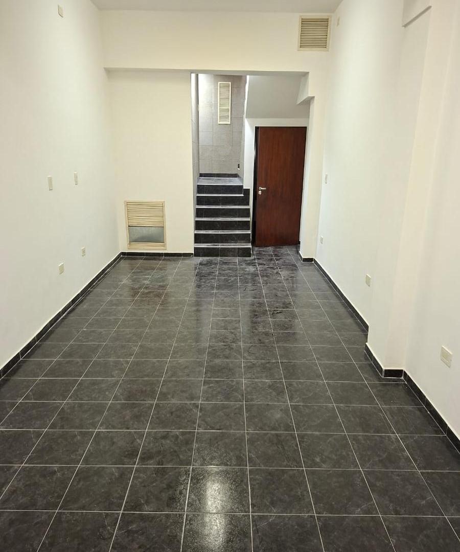 Local en Rodriguez Peña y Av. Corrientes! Superficie total : 82 m2