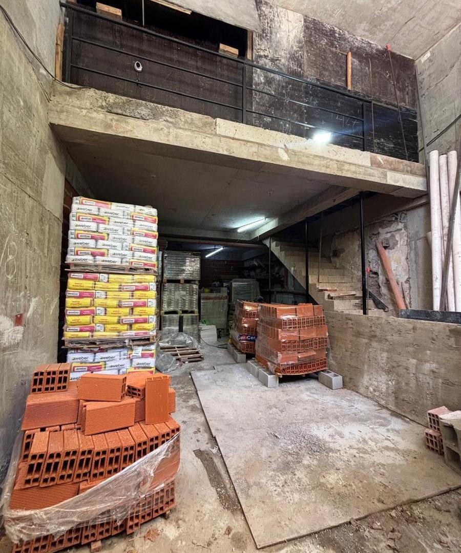 Local 148 m2. A estrenar!! PB - Sotano y 1º piso. Av. Corrientes 2120