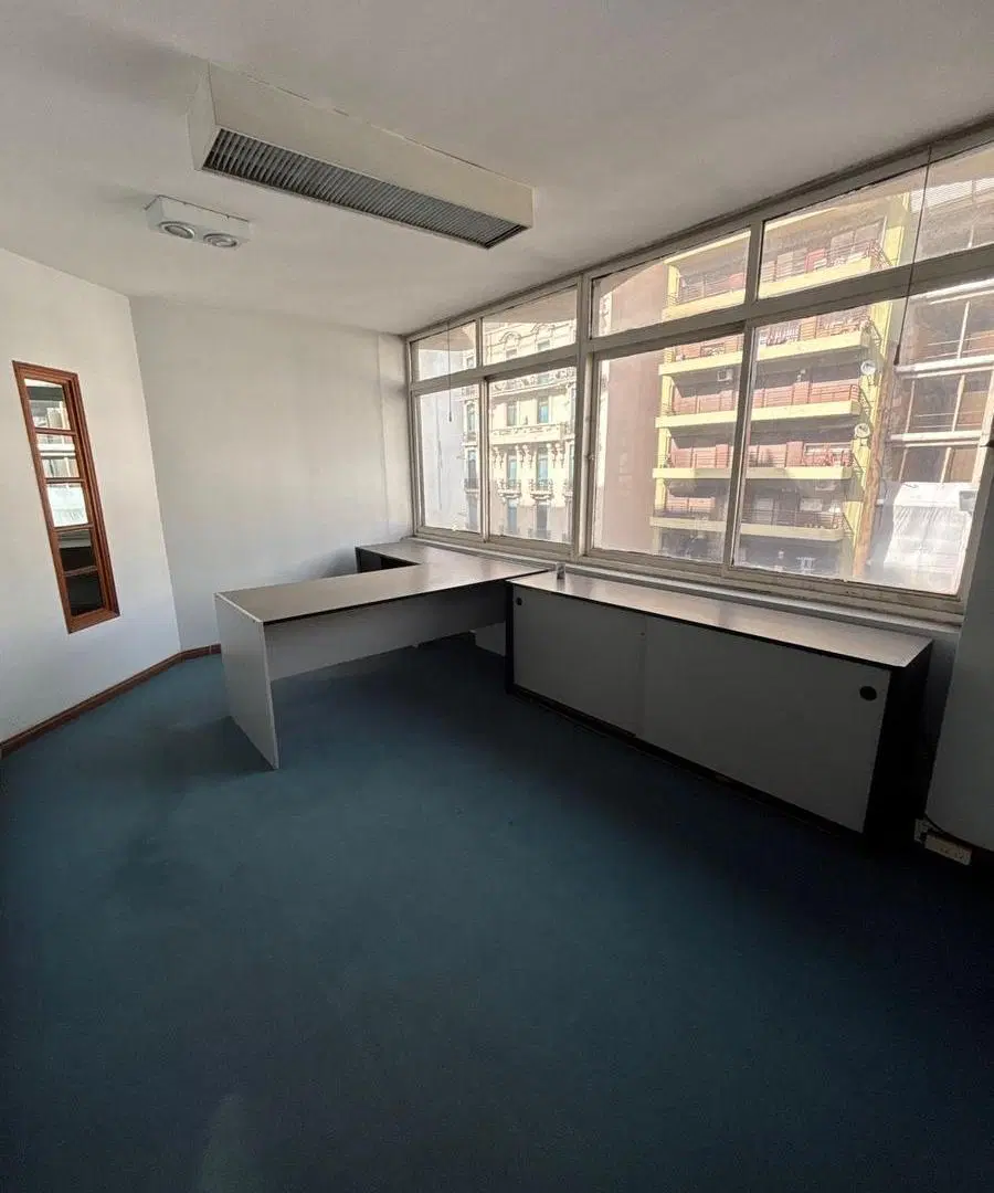 Oficina en Libertad y Av. Corrientes! Piso unico!  Sup: 135 m2 3