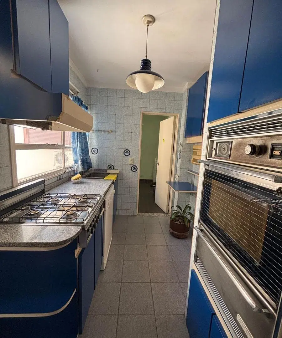 5 amb + Dep. de servicio! Espectacular living! Balcon al frente! Con cochera. Peron 2100 4