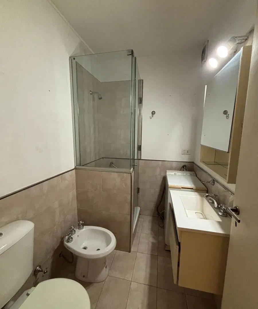 Dos ambientes super silencioso y luminoso!! A Dos cuadras del subte B!! J.E. Uriburu 200 3
