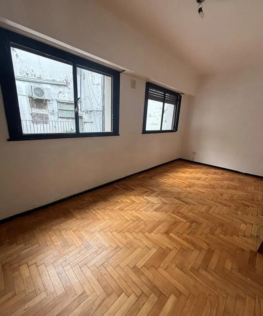 2 ambientes super luminosos con BALCON !! Peron 1800 a metros de Av. Callao 1
