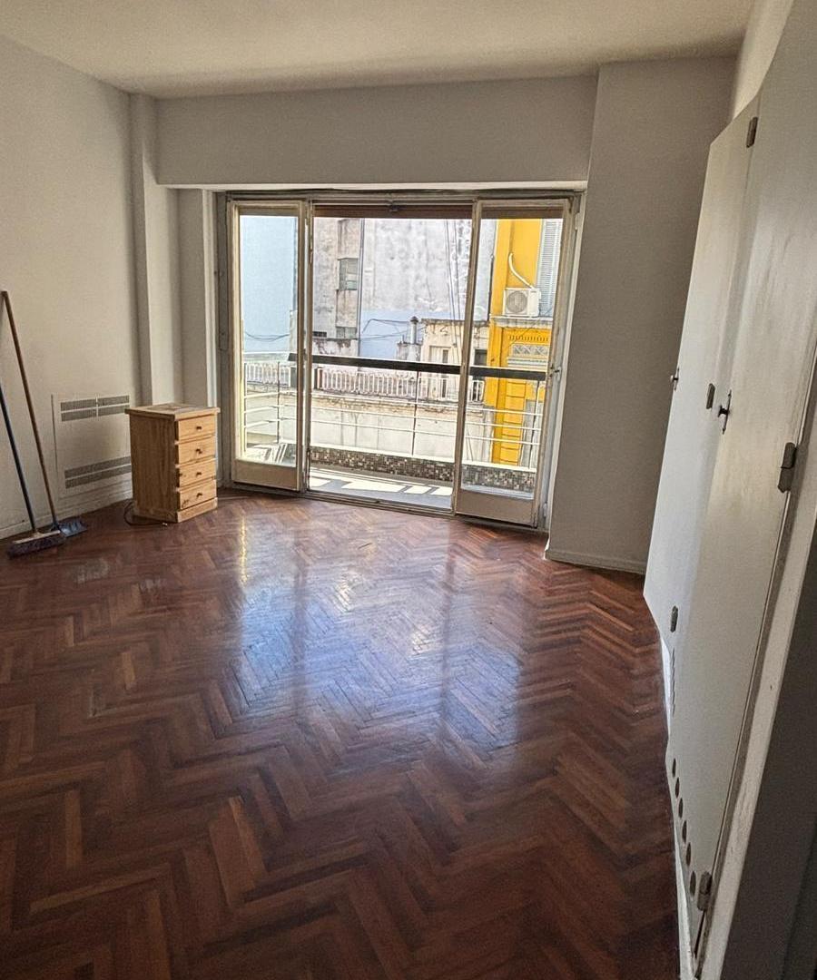 Foto de Monoambiente con balcon a la calle ! Junin y Av. Corrientes!, imagen 5