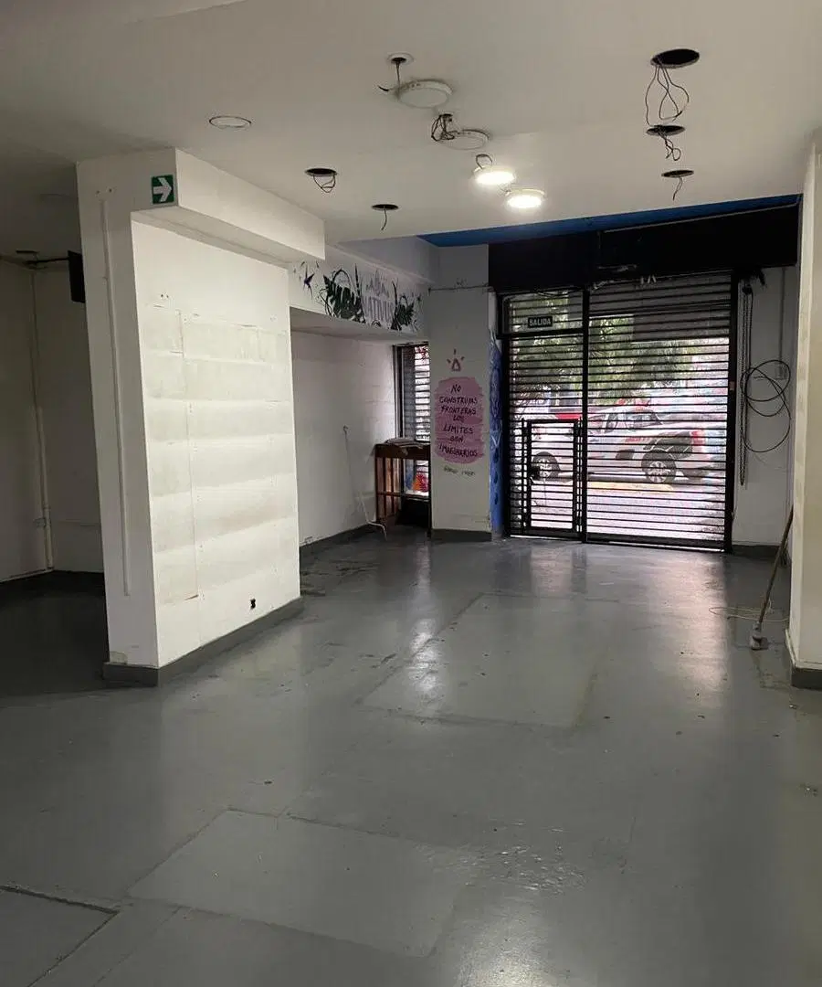 Local en Av. Cordoba 2400 y Larrea! Dos cuadras del subte ! 160 m2 1