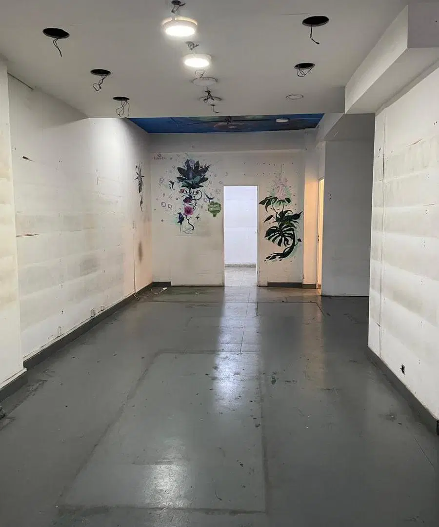 Local en Av. Cordoba 2400 y Larrea! Dos cuadras del subte ! 160 m2 5