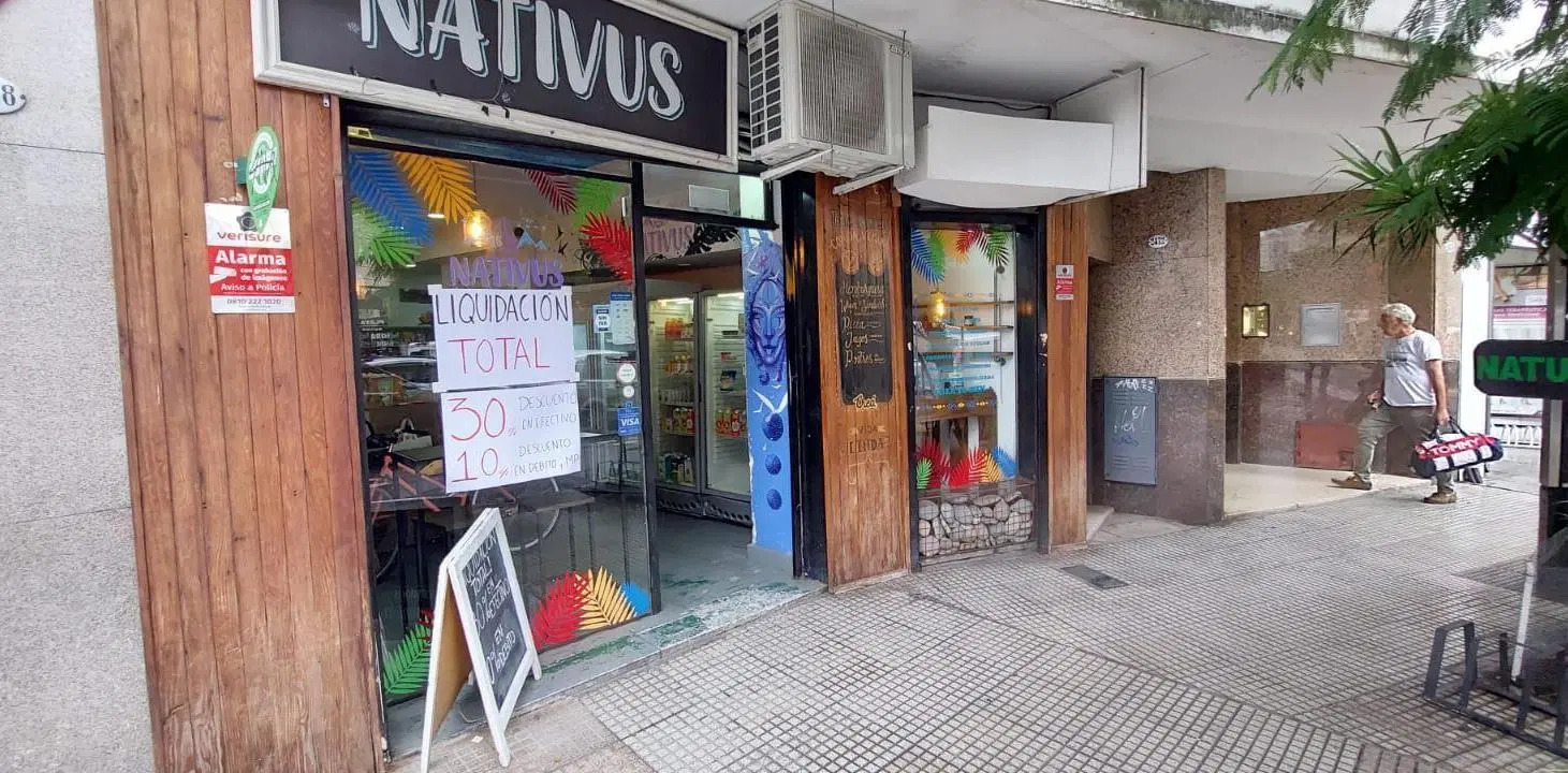 Local en Av. Cordoba 2400 y Larrea! Dos cuadras del subte ! 160 m2 7
