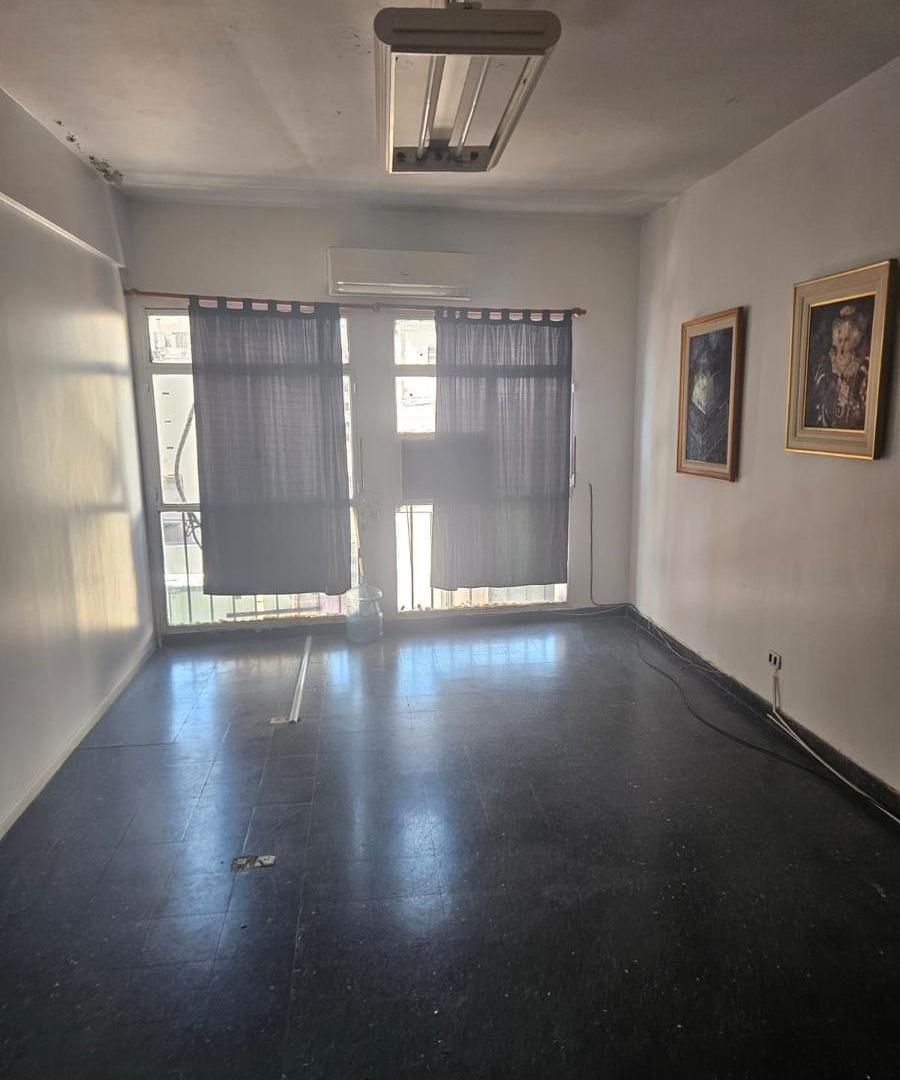 Foto de Oficina - Once o Deposito! 44 m2 Baño privado! Uriburu 300, imagen 2