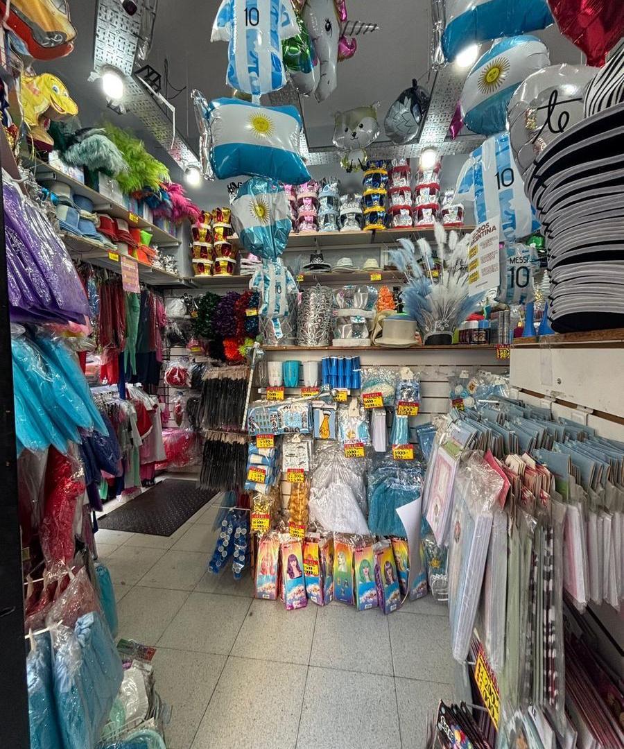 Foto de Local hecho a nuevo! Esquina de Lavalle y Uriburu! 165 m2!!, imagen 1