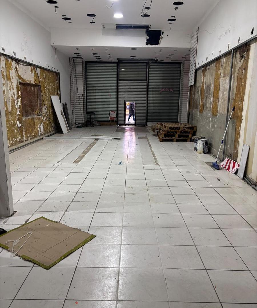 Foto de Local en Microcentro Lavalle al 700!! Sup total 170 m2. Buena planta, imagen 1