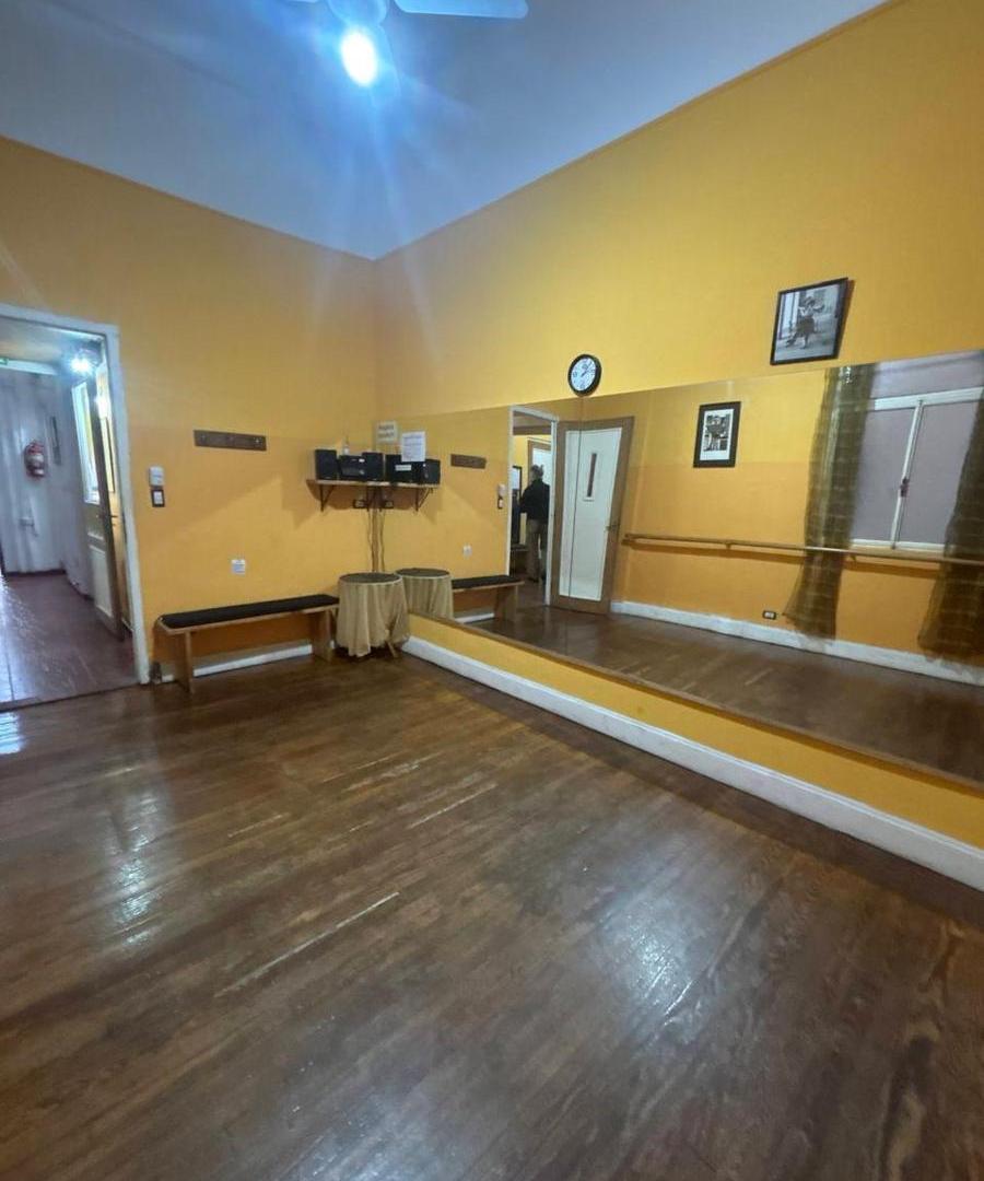 Foto de Hermoso local todo planta baja!!! 78 m2. Junin 145, imagen 2