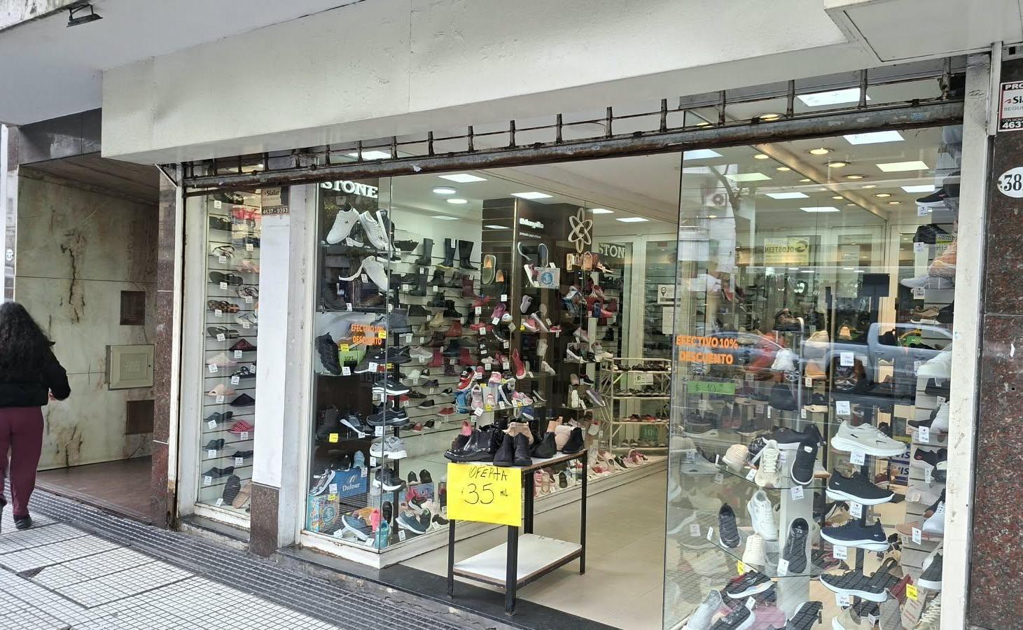 Foto de Local en Almagro sobre Av. Corrientes al 3800. Todo planta baja! Sup, imagen 1